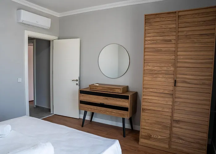 Lara Breeze Homes 公寓