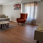 Lara Breeze Homes 아파트
