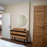 Lara Breeze Homes 아파트