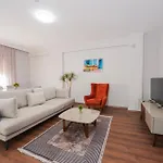 Lara Breeze Homes 아파트 *