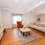 Lara Breeze Homes 아파트