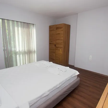 Lara Breeze Homes Apartment *