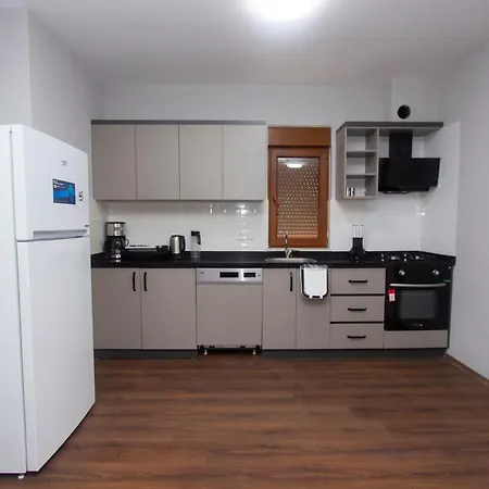 Lara Breeze Homes