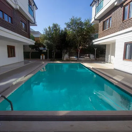 Lara Breeze Homes Apartment *