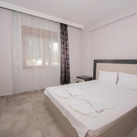 Lara Breeze Homes דירה